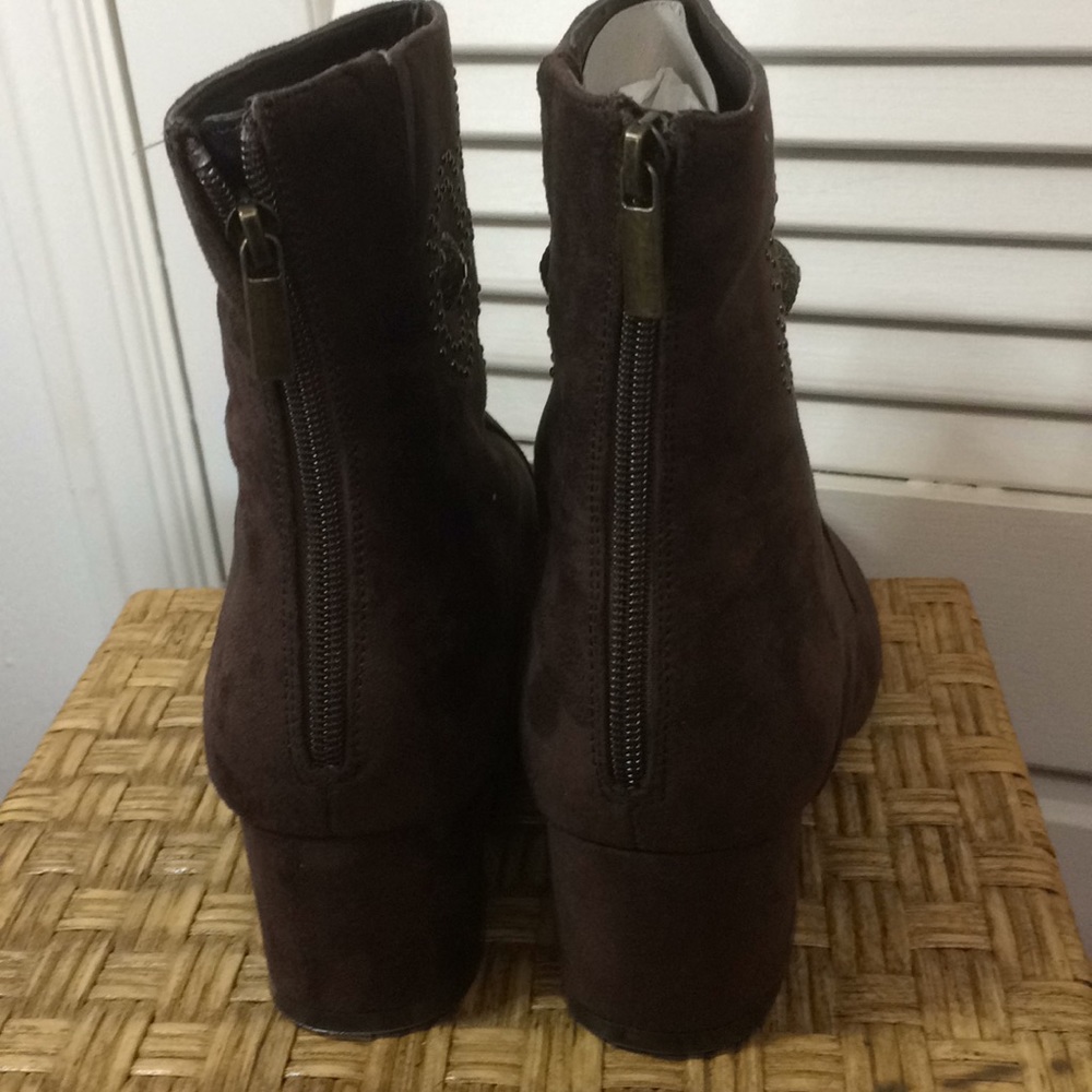 WOMEN'S FAUX SUEDE BOOTIE SIZE 9.5 WW BROWN - Picture 4 of 5